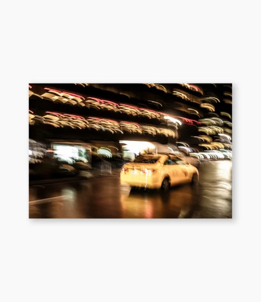 Táxi amarelo entre luzes borradas, Nova York – fotografia de André Nunez