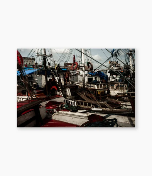 Barcos e trabalho no porto de Belém do Pará – fotografia de André Nunez