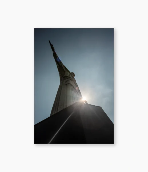 Cristo Redentor contra o céu, Rio de Janeiro – fotografia de André Nunez